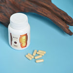 Lingzhi_Plus_bottle_and_capsules_with_wood